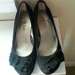Black velvet shoes with bow accent. No wear.